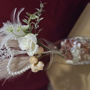 Elegant Floral and Pearl Decor in Glass Vase